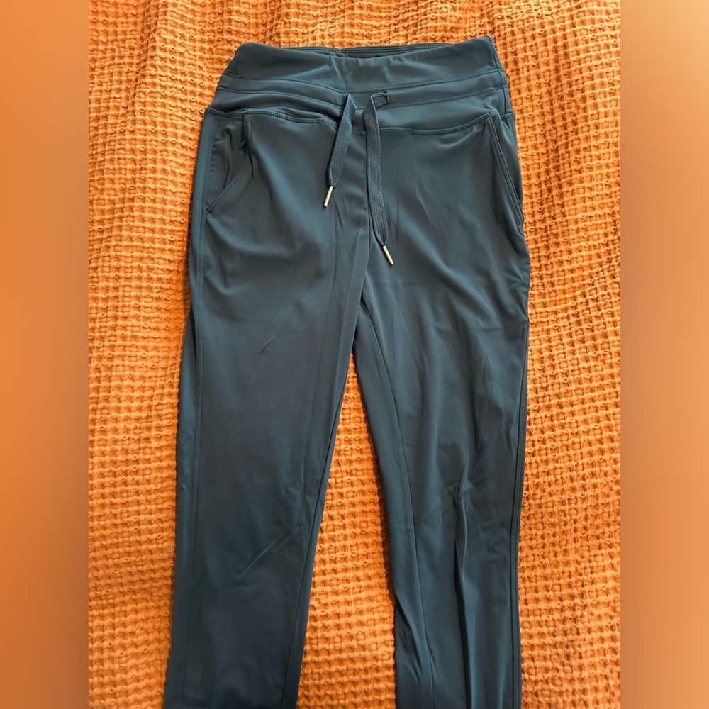 Halara joggers, size small